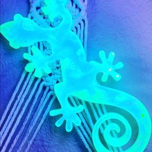Glow in the dark lizard.